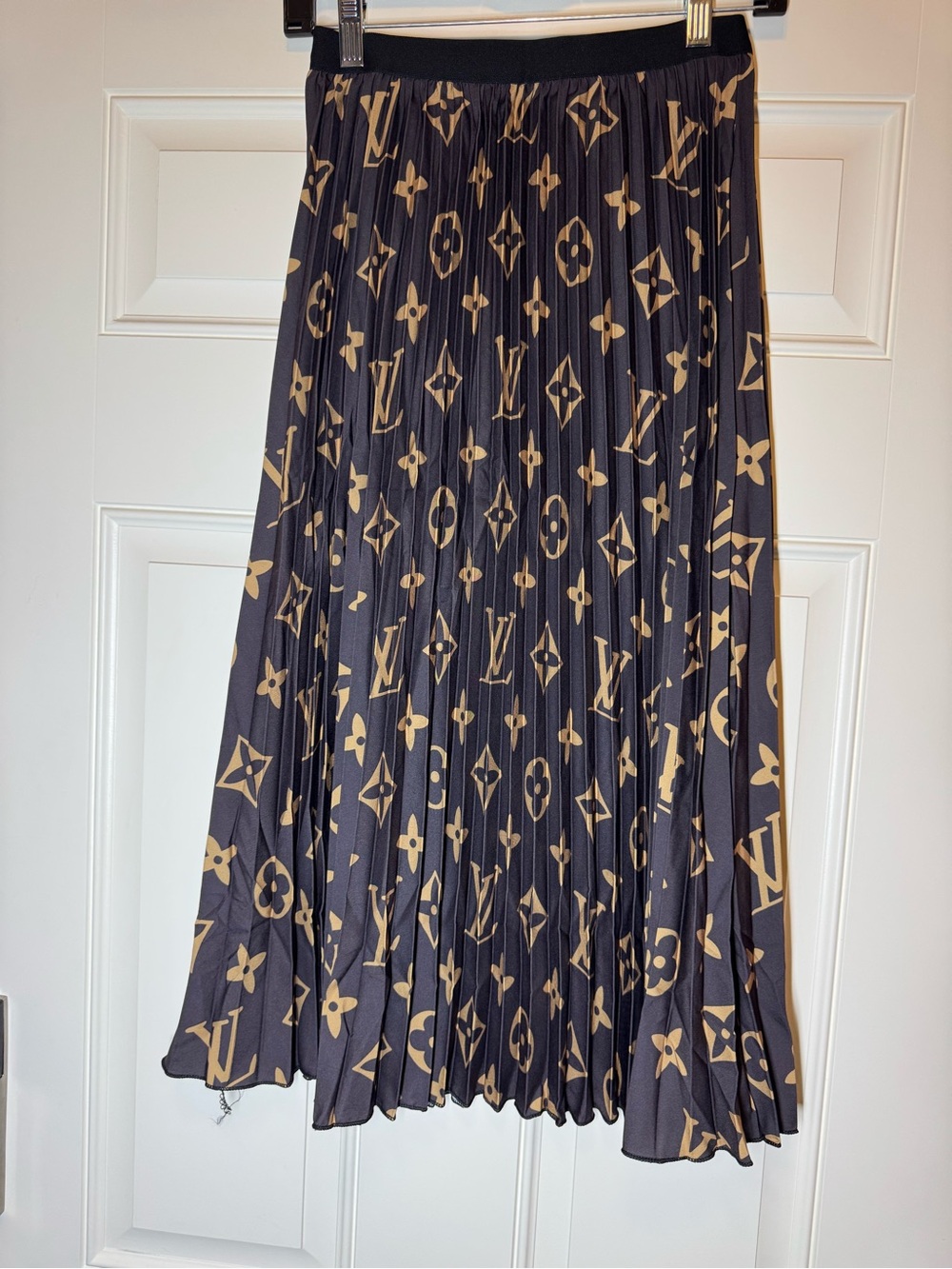 Pleated Skirt. No Brand.